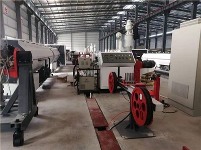 鋼絲網(wǎng)骨架管下線 鄧權(quán)塑業(yè)向智能制造工廠邁進(jìn)